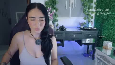 Snapshot of riiley_ chatting on July 2026 07:39:02 AM Independent model online show from July 2026 07:39:02 AM