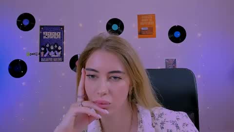 Snapshot of rina_gold_ chatting on May 2026 08:33:01 AM Rina online show from May 2026 08:33:01 AM