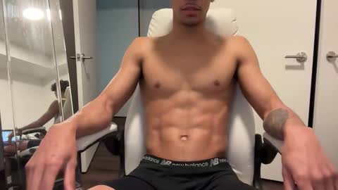 rippedguy4l online show from May 2026 08:06:01 PM