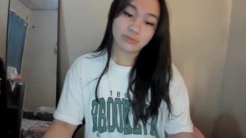 Snapshot of riri_bowa chatting on April 2026 08:17:01 PM RIRI online show from April 2026 08:17:01 PM