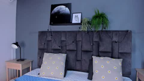 RIRI  online show from November 2025 07:19:02 PM