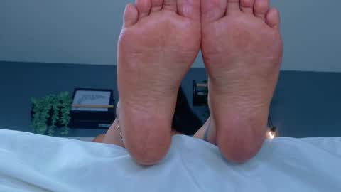 Snapshot of ririibrunette__ chatting on March 2026 02:04:02 AM RIRI online show from March 2026 02:04:02 AM