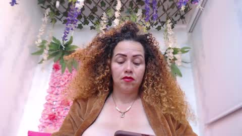Snapshot of risitos_de_oro_ chatting on April 2026 01:42:02 AM Risitos De Oro online show from April 2026 01:42:02 AM