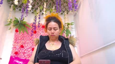 Snapshot of risitos_de_oro_ chatting on May 2026 06:57:02 PM Risitos De Oro online show from May 2026 06:57:02 PM