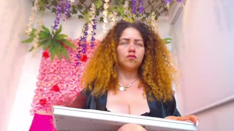 Snapshot of risitos_de_oro_ chatting on May 2026 11:37:01 AM Risitos De Oro online show from May 2026 11:37:01 AM