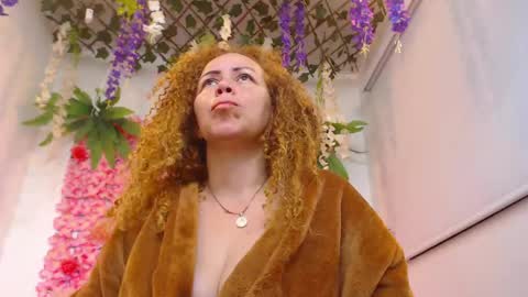 Snapshot of risitos_de_oro_ chatting on May 2026 10:12:02 AM Risitos De Oro online show from May 2026 10:12:02 AM