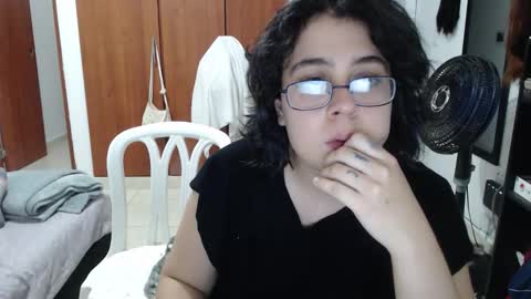 Snapshot of rivadeneira222 chatting on September 2025 01:06:02 AM PeachSalinger online show from September 2025 01:06:02 AM