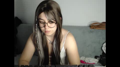 Snapshot of rivadeneira222 chatting on September 2025 03:45:02 AM PeachSalinger online show from September 2025 03:45:02 AM