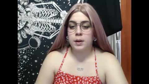 Snapshot of rivadeneira222 chatting on October 2025 03:57:01 AM PeachSalinger online show from October 2025 03:57:01 AM