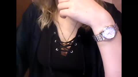 Snapshot of riveramaureen chatting on December 2024 09:40:02 PM RiveraMaureen online show from December 2024 09:40:02 PM