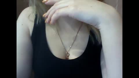 Snapshot of riveramaureen chatting on February 2025 01:59:01 PM RiveraMaureen online show from February 2025 01:59:01 PM