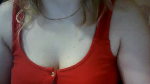 Snapshot of riveramaureen chatting on March 2025 11:07:01 PM RiveraMaureen online show from March 2025 11:07:01 PM