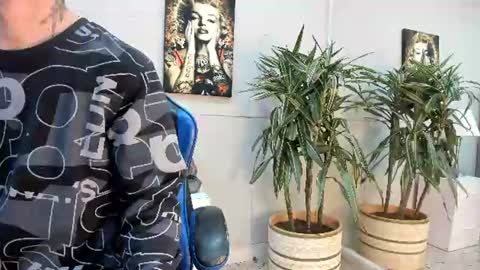 Snapshot of roan_birkin chatting on June 2026 07:29:01 PM Roan Birkin online show from June 2026 07:29:01 PM