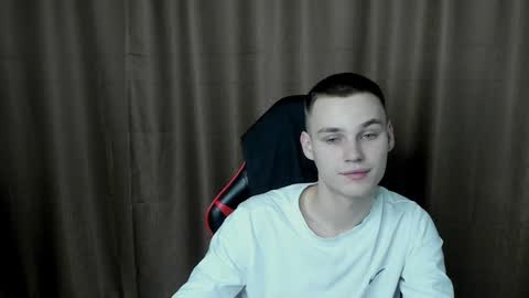 robert10211 online show from December 2024 09:45:01 PM