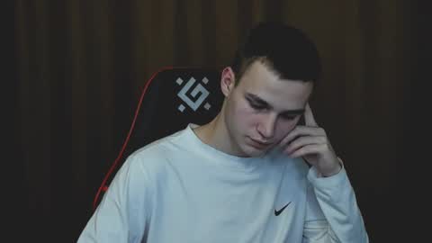 robert10211 online show from December 2024 06:01:02 PM