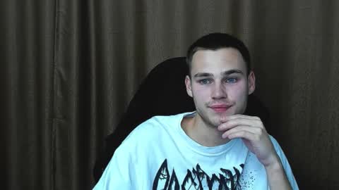 robert10211 online show from September 2025 07:14:02 PM