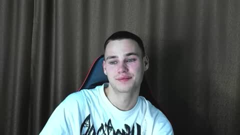 robert10211 online show from September 2025 08:24:01 PM