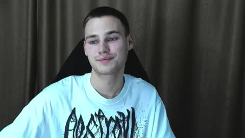 robert10211 online show from October 2025 07:56:01 PM