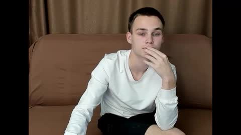 robert10211 online show from October 2025 05:45:02 PM