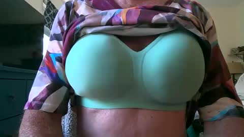 robert online show from October 2025 07:03:01 PM