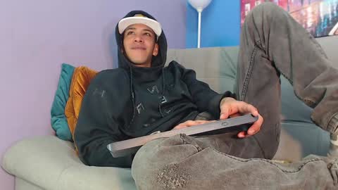 robert_kingg online show from December 2024 03:44:01 PM