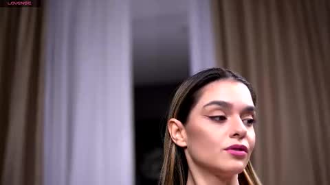 Roberta online show from October 2025 09:09:01 AM