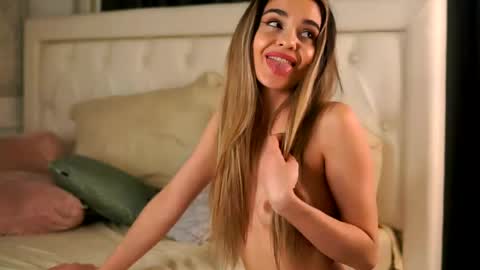 Snapshot of robertarosetti chatting on April 2026 12:29:02 PM Roberta online show from April 2026 12:29:02 PM