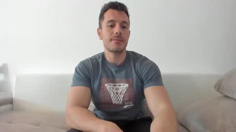 roberto4ever online show from April 2026 11:11:01 AM