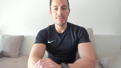 Snapshot of roberto4ever chatting on April 2026 05:32:01 AM roberto4ever online show from April 2026 05:32:01 AM