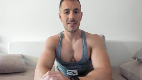 Snapshot of roberto4ever chatting on May 2026 09:48:01 AM roberto4ever online show from May 2026 09:48:01 AM
