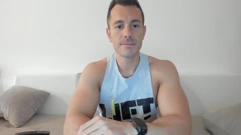 Snapshot of roberto4ever chatting on May 2026 04:21:02 AM roberto4ever online show from May 2026 04:21:02 AM