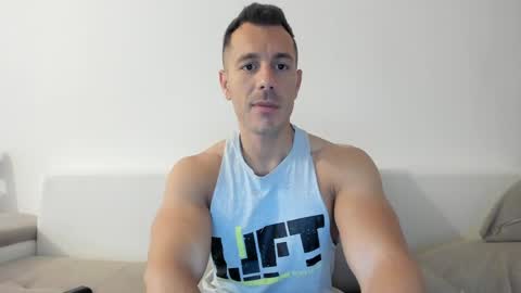 Snapshot of roberto4ever chatting on June 2026 05:22:01 AM roberto4ever online show from June 2026 05:22:01 AM