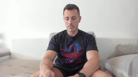 Snapshot of roberto4ever chatting on June 2026 01:00:02 PM roberto4ever online show from June 2026 01:00:02 PM