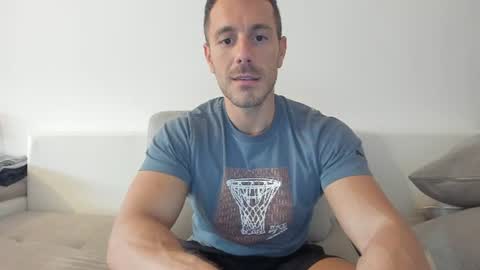 Snapshot of roberto4ever chatting on June 2026 03:10:01 PM roberto4ever online show from June 2026 03:10:01 PM