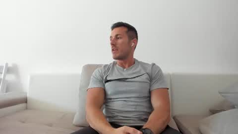 Snapshot of roberto4ever chatting on June 2026 11:02:02 AM roberto4ever online show from June 2026 11:02:02 AM