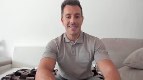 Snapshot of roberto4ever chatting on June 2026 10:07:02 AM roberto4ever online show from June 2026 10:07:02 AM