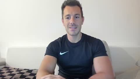 Snapshot of roberto4ever chatting on June 2026 04:10:01 AM roberto4ever online show from June 2026 04:10:01 AM