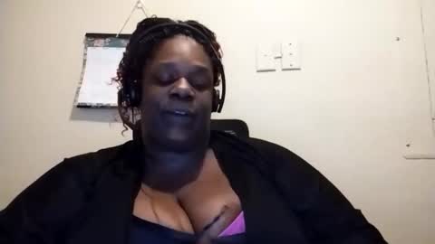 robertswhitney52 online show from December 2025 10:48:02 PM