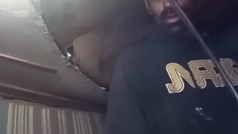 R online show from October 2025 03:37:02 AM