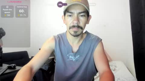 Snapshot of robindominique chatting on May 2026 01:44:01 AM Robin online show from May 2026 01:44:01 AM