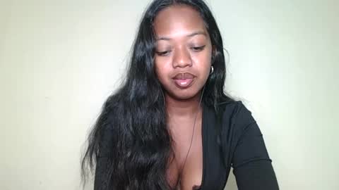 rochellinah online show from May 2026 12:33:01 PM