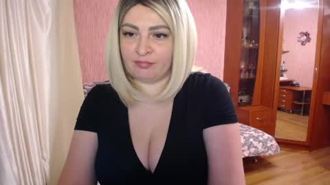 Snapshot of rocknlinxx chatting on April 2026 04:27:01 PM Rocknlinxx online show from April 2026 04:27:01 PM