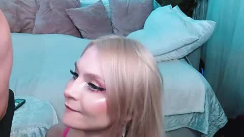 Snapshot of rockstarsgames chatting on November 2025 09:10:01 AM Lina and Den online show from November 2025 09:10:01 AM