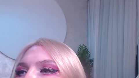 Snapshot of rockstarsgames chatting on November 2025 05:17:01 AM Lina and Den online show from November 2025 05:17:01 AM