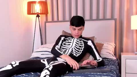 RockyWood20CM online show from October 2025 03:35:02 PM