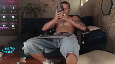 Snapshot of rogert_xx chatting on February 2025 08:52:02 AM Rogert online show from February 2025 08:52:02 AM