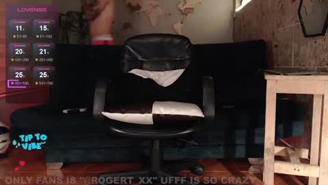 Snapshot of rogert_xx chatting on February 2025 01:26:01 AM Rogert online show from February 2025 01:26:01 AM