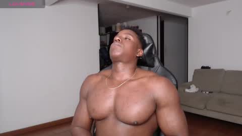 Snapshot of rogger_physique chatting on January 2025 05:09:01 AM Rogger online show from January 2025 05:09:01 AM