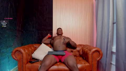 Snapshot of rogger_physique chatting on October 2025 10:21:02 PM Rogger online show from October 2025 10:21:02 PM