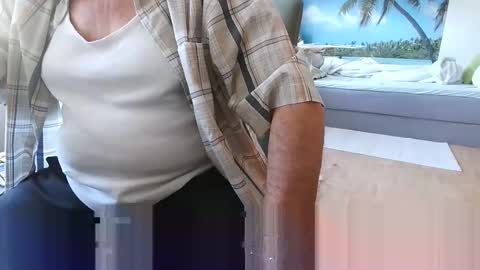 Snapshot of rolandloser1000 chatting on September 2025 07:41:01 AM rolandloser1000 online show from September 2025 07:41:01 AM